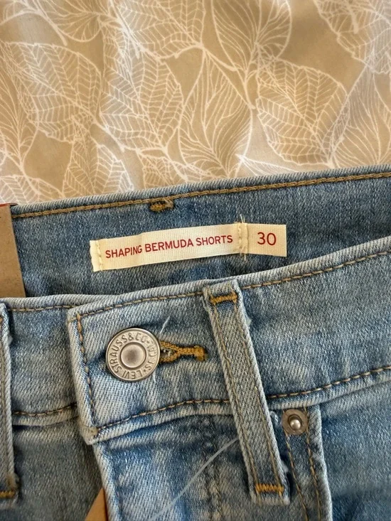 Levi's Women’s High-Rise Bermuda shorts — Light Blue & Dark Indigo - Picture 5 of 5